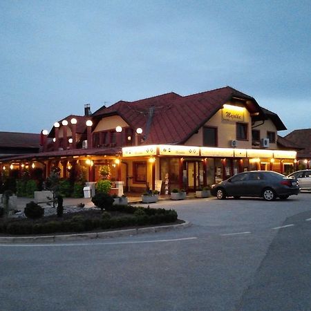 Motel Majolka بتوي المظهر الخارجي الصورة