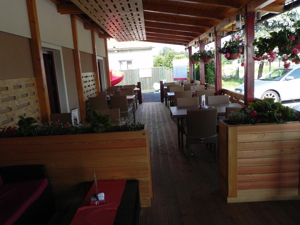 Motel Majolka بتوي المظهر الخارجي الصورة