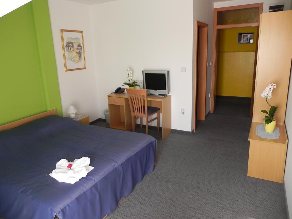 Motel Majolka بتوي المظهر الخارجي الصورة